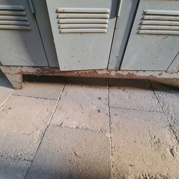 Industriële 4-deurs Lockerkast – Stoere Metalen Opbergkast met Authentieke Look