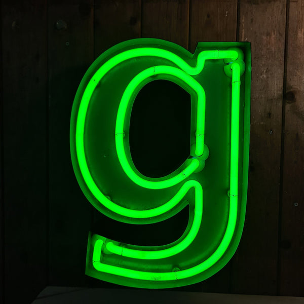 G Neon letter in groen