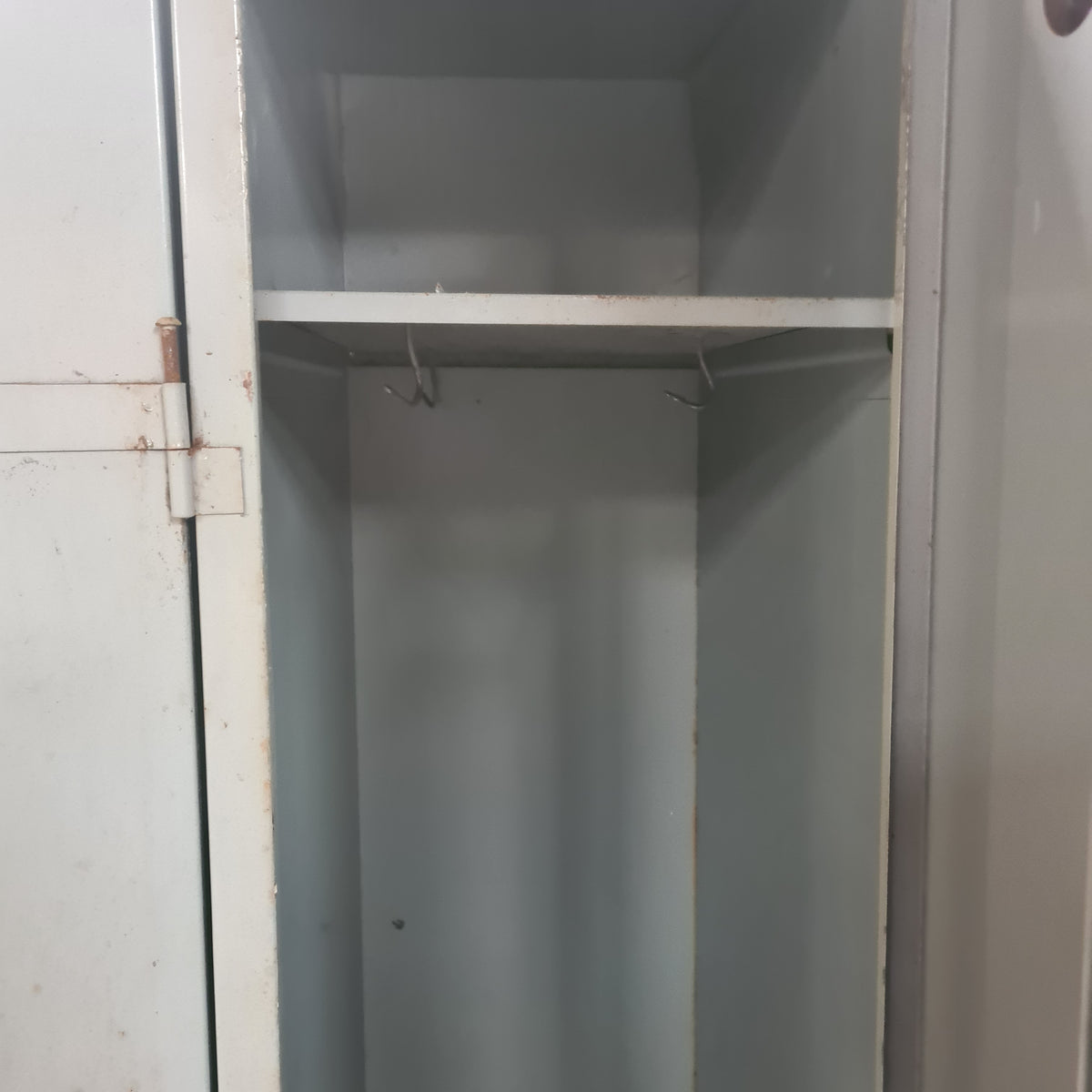 Industriële 4-deurs Lockerkast – Stoere Metalen Opbergkast met Authentieke Look
