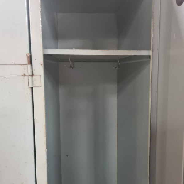 Industriële 4-deurs Lockerkast – Stoere Metalen Opbergkast met Authentieke Look