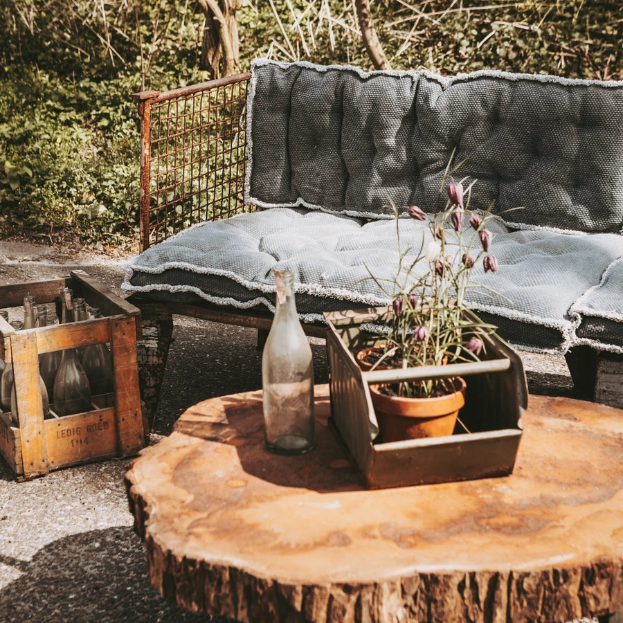 Interieur van de Heavy Stuff Vintage Barn in Zwolle met stoere, industriële decoratie en blikvangers.