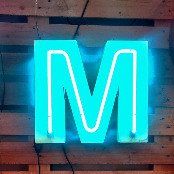 M Neon letter in mintgroen