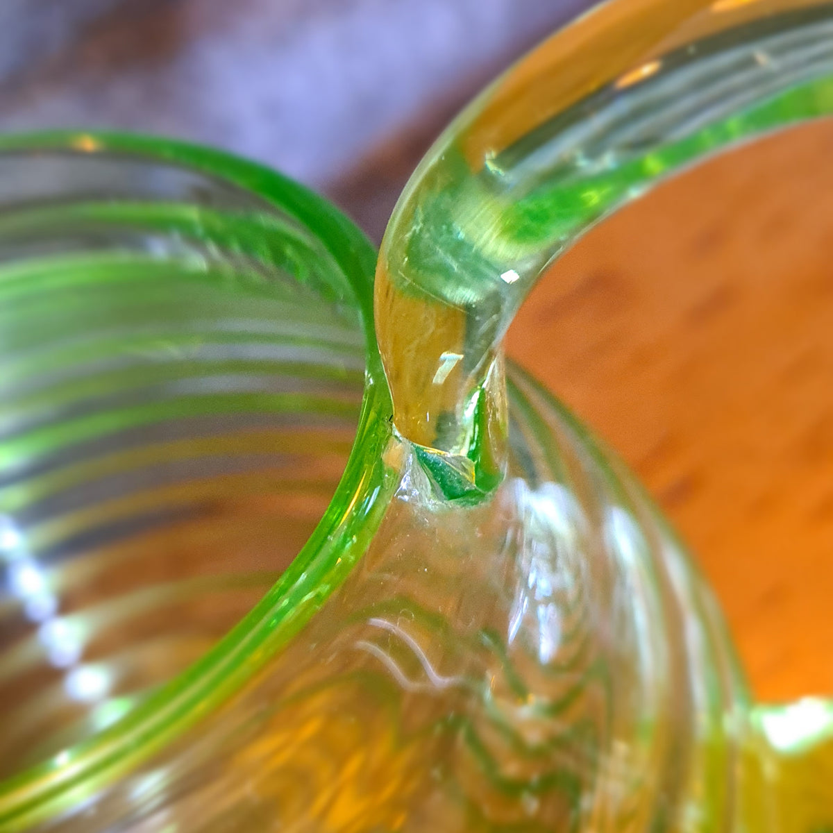 Vaas van uraniumglas