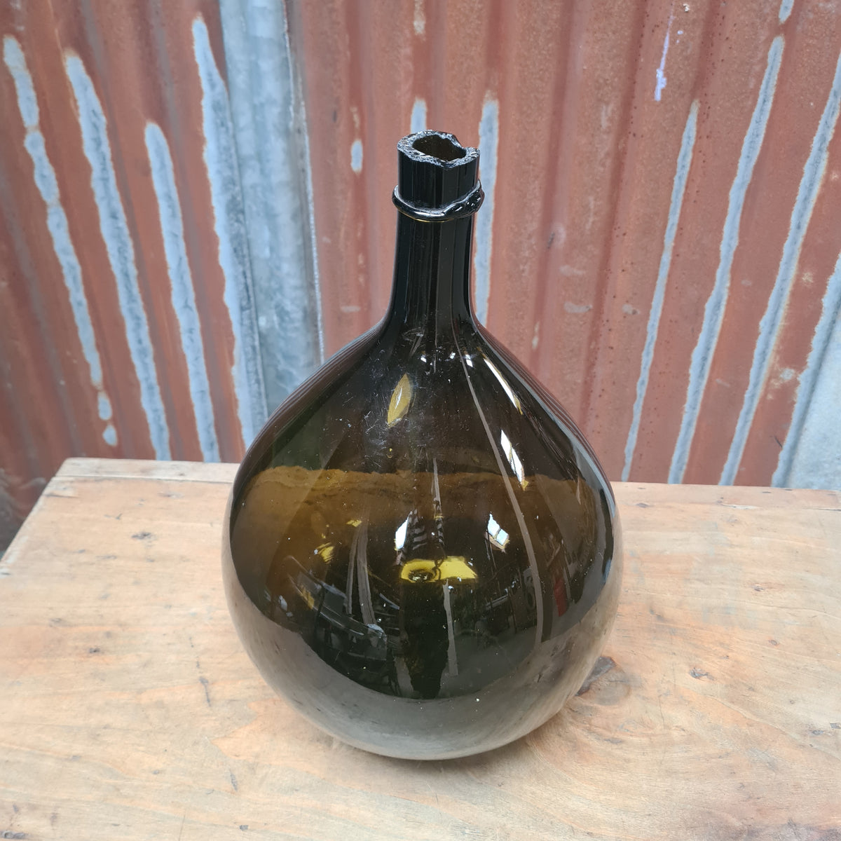 Oude gistfles amber