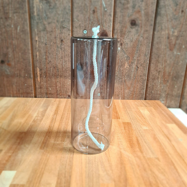 Wellmark Olielamp met witte lont in glazen cilinder.