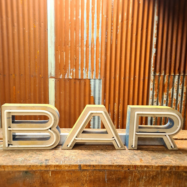 BAR neon letters in blauw