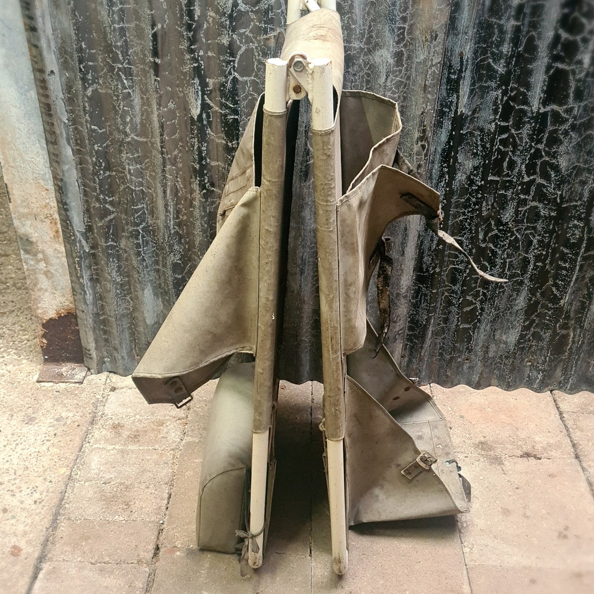 Brancard (Olland, Zwolle), kunststof op gecoat-metaal 198x52cm opvouwbaar