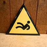 Emaille waarschuwingsbord Voetjes van de vloer met patina en slippictogram.