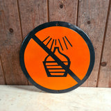 Emaille waarschuwingsbord Gisten in de zon met camera-verbodssymbool.