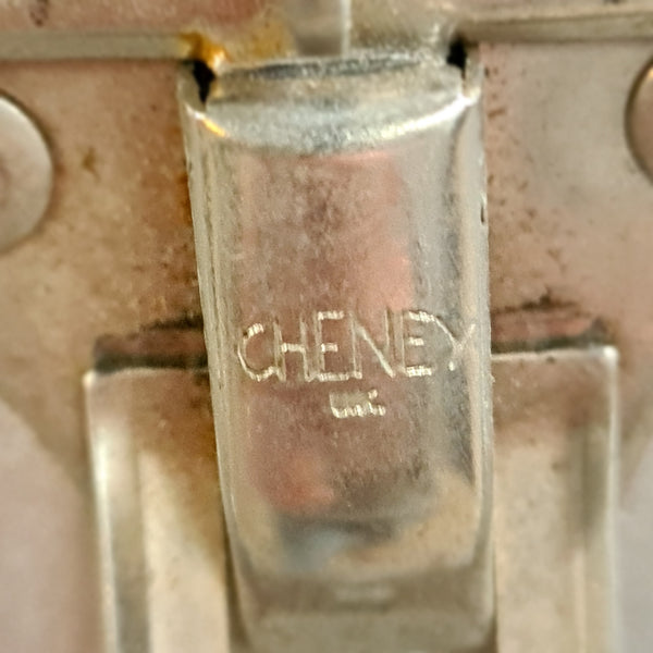 Engelse aluminium koffer Cheney met metalen spring-clip.