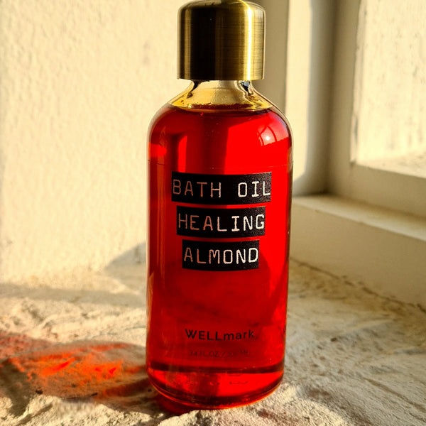 Huile de bain naturelle Wellmark à la formule nourrissante, à base d'huile d'amande douce aux propriétés réparatrices, en flacon de fout.