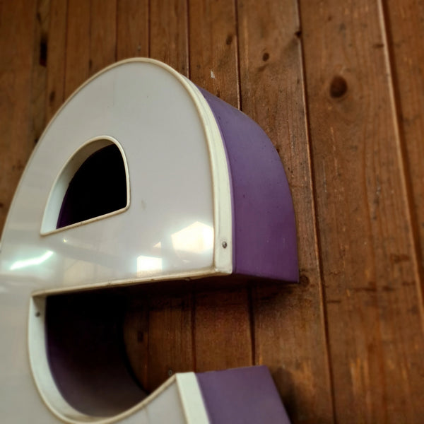 A Neon letter in wit/aubergine