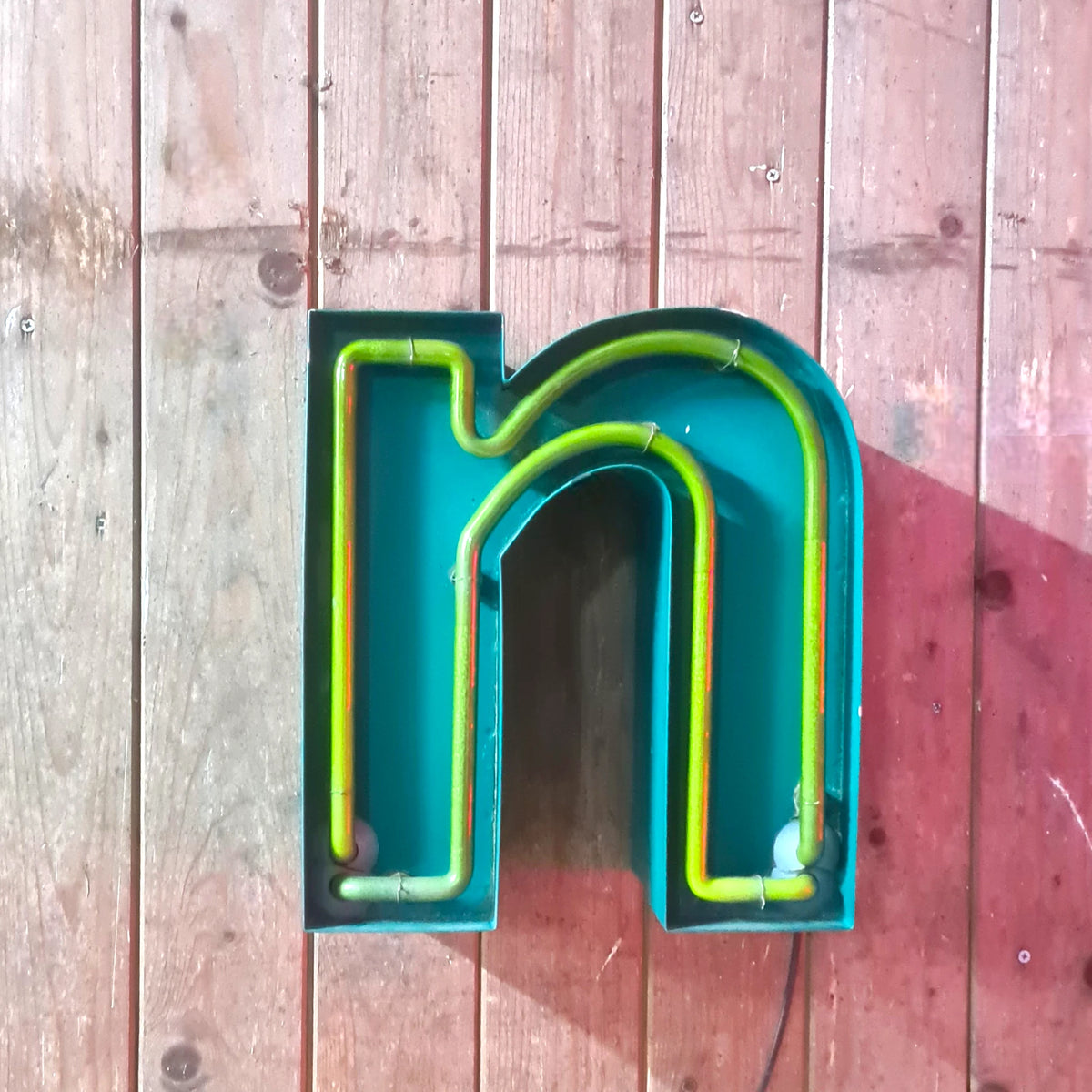 G Neon letter in groen