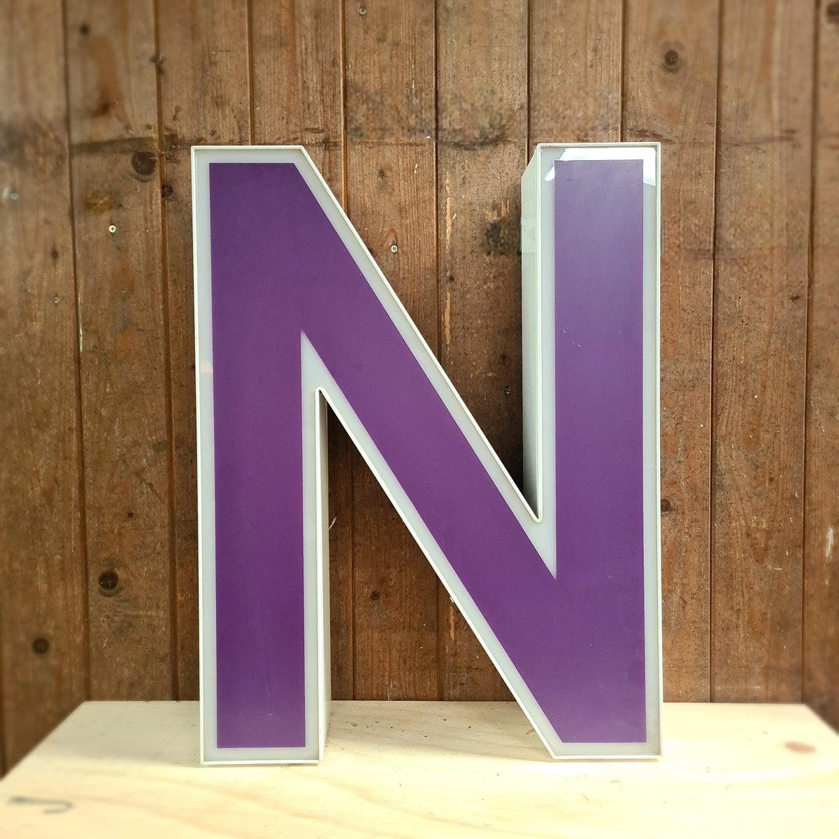 O Led letter in paars