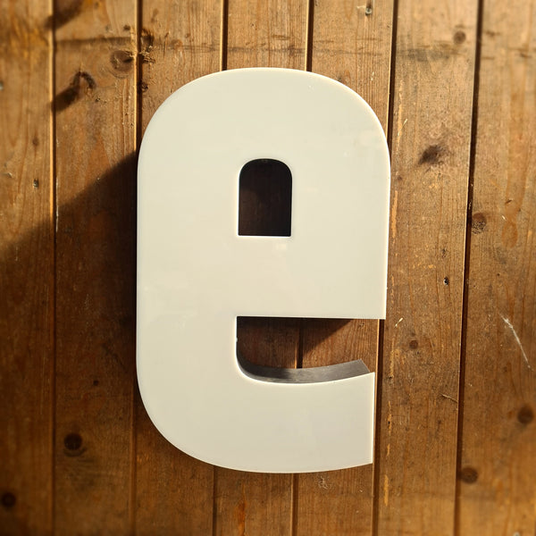 E Led letter in wit/grijs