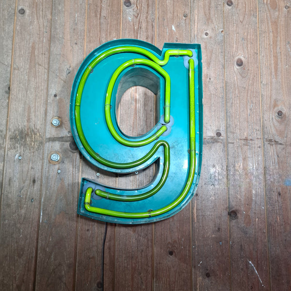 G Neon letter in groen