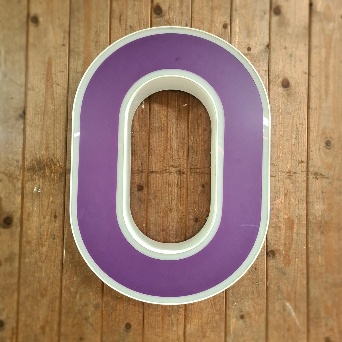 O Led letter in paars