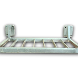 Oud Aluminium Bagagerek smal, robuust en industrieel, wandmontage.