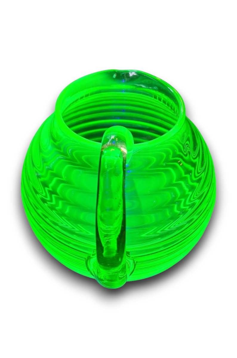 Vaas van uraniumglas