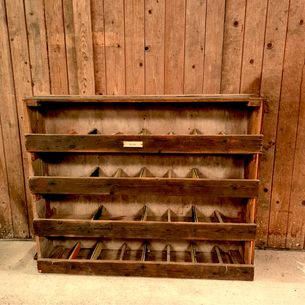 Authentieke houten vakkenkast