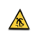 Emaille waarschuwingsbord Mind your step! met patina en slijtage.