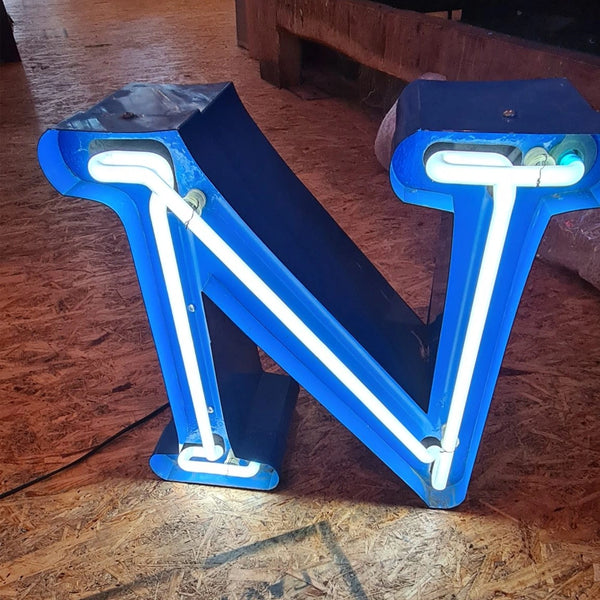 N Neon letter blauw/wit