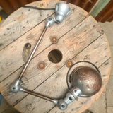 Authentieke vintage industriële Vuro lamp met origineel patina, liggend gepresenteerd