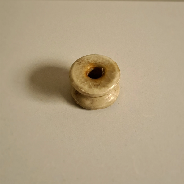 Porseleinen isolator geschikt voor potloodkaarsjes