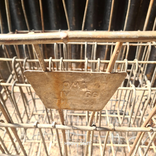 Metalen flessenkratjes