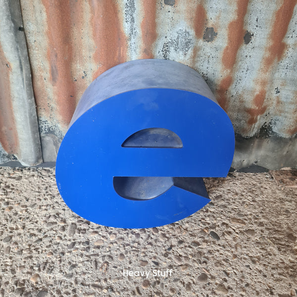 S Kleine dichte neon letter in blauw