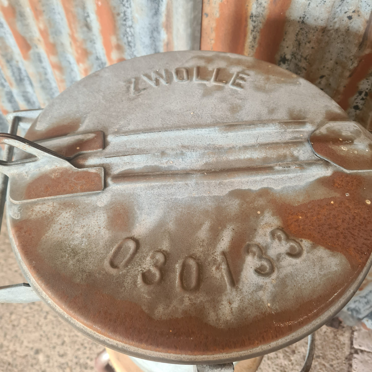 Oude zinken prullenbak "Zwolle"