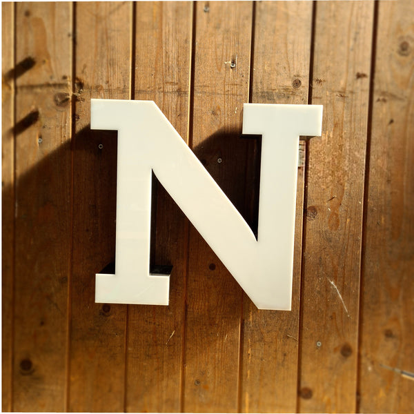 N Led letter wit/zwart