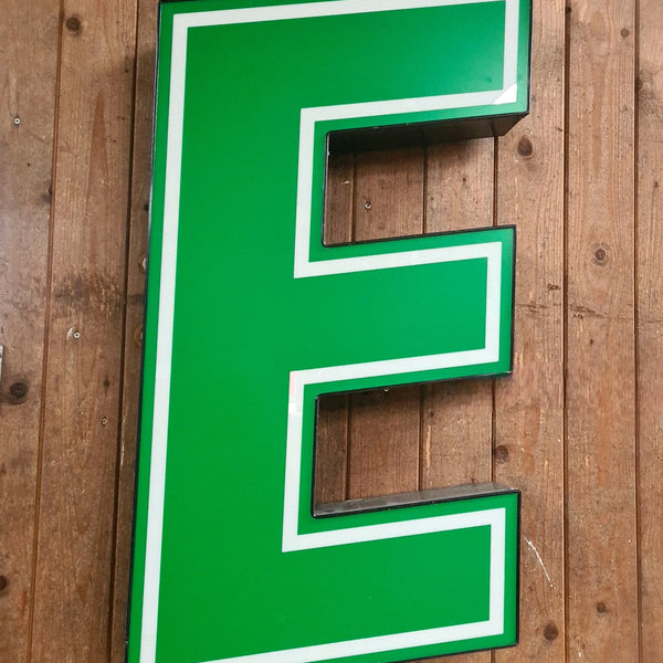 E Led letter in groen